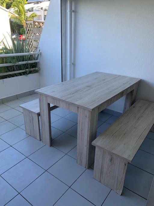 Petit Prix Et Grand Confort A Saint Gilles Les Bains Exterior photo