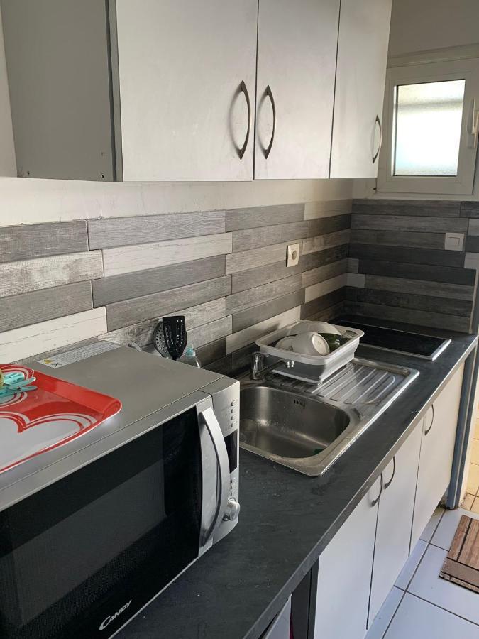 Petit Prix Et Grand Confort A Saint Gilles Les Bains Exterior photo